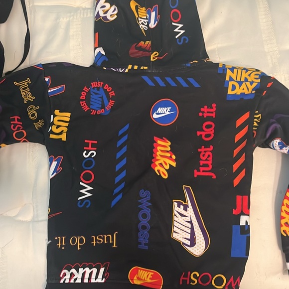 Nike hooded sweatshirt!  Adorable! - Picture 8 of 8